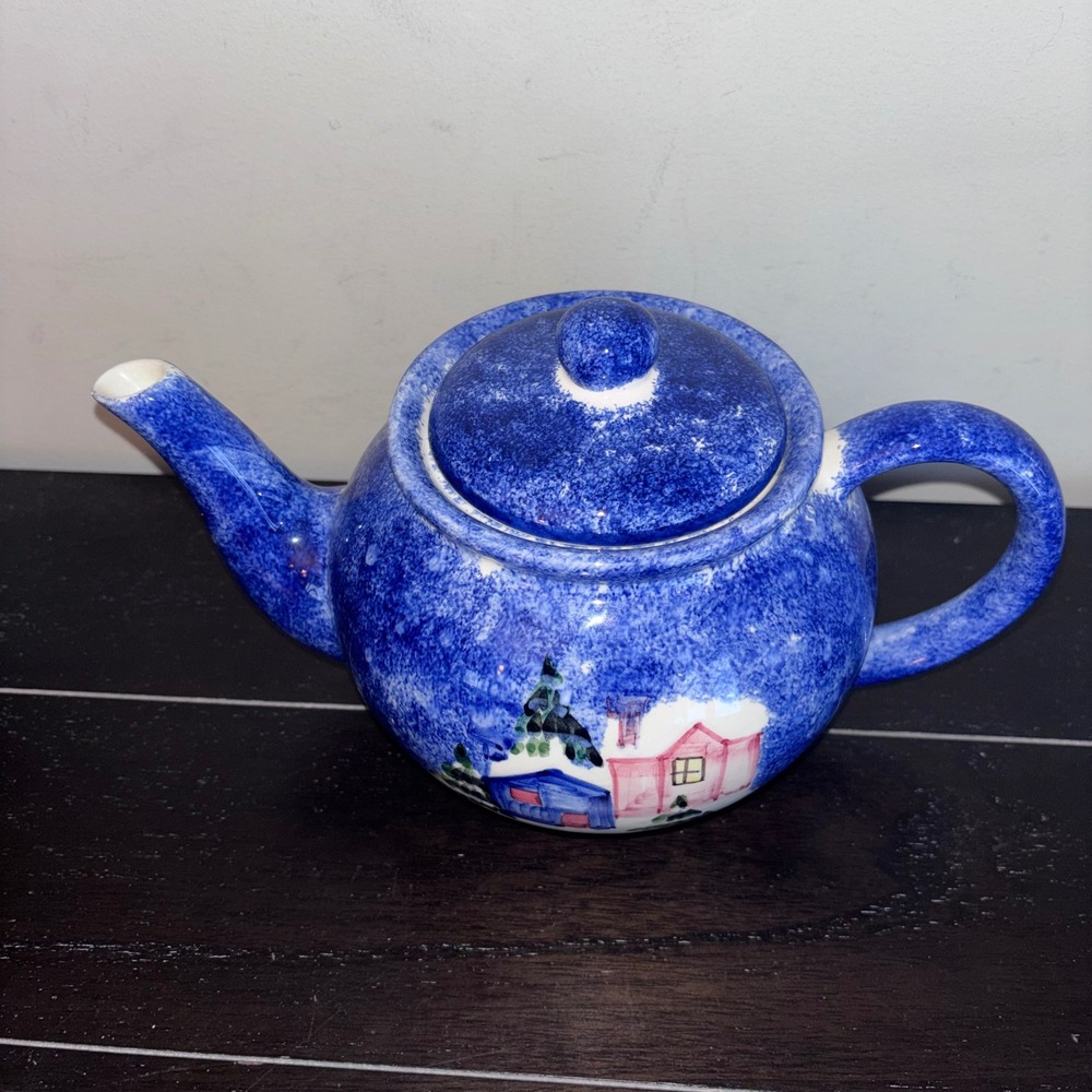 Vintage Marketplace Made in Italy 1993 | Holiday Themed Christmas Cabin Teapot - Picture 3 of 8